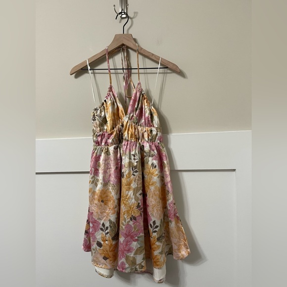 NWT Showpo Aeolus Elegant Rose Floral Halter Flare Multi Color Mini Dress Size 8 - Picture 4 of 7